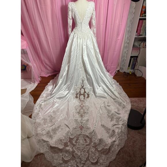 Vintage Venus Long Sleeved Wedding Dress With Detachable Train Size 10W - Picture 7 of 9